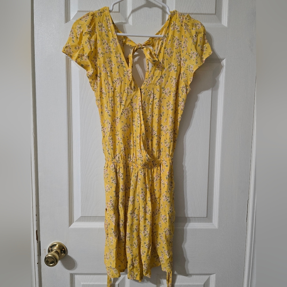 American Eagle Wrap Front Open Back Romper, Yellow Floral Print, Tie Waist, EUC! - Picture 2 of 15